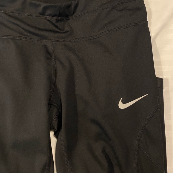 Nike cropped mesh detail legging - Picture 4 of 11